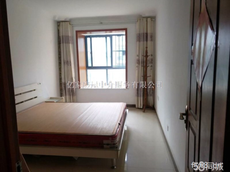 现代商贸城3房急售,飞机户型双卫,有钥匙送家具家电