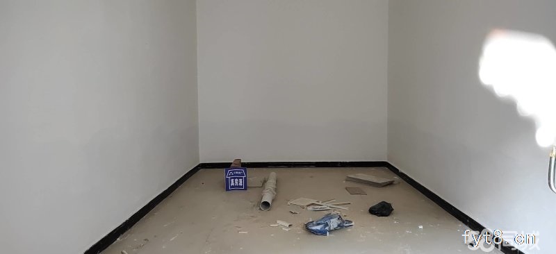 一楼超大带院装修好的,城中心地段,出路方便价格不贵吆